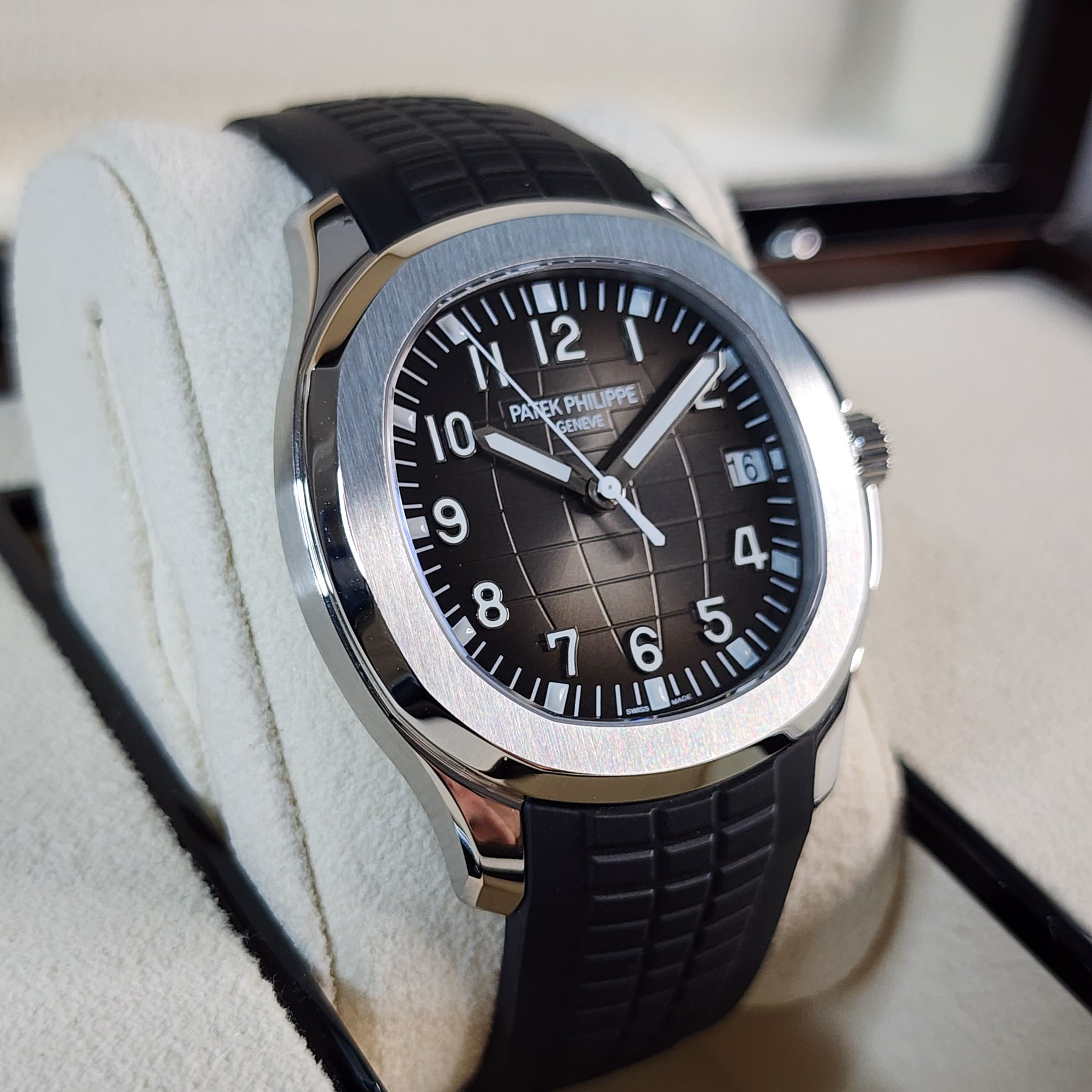 Patek Philippe Aquanaut 5167a-001 left side view