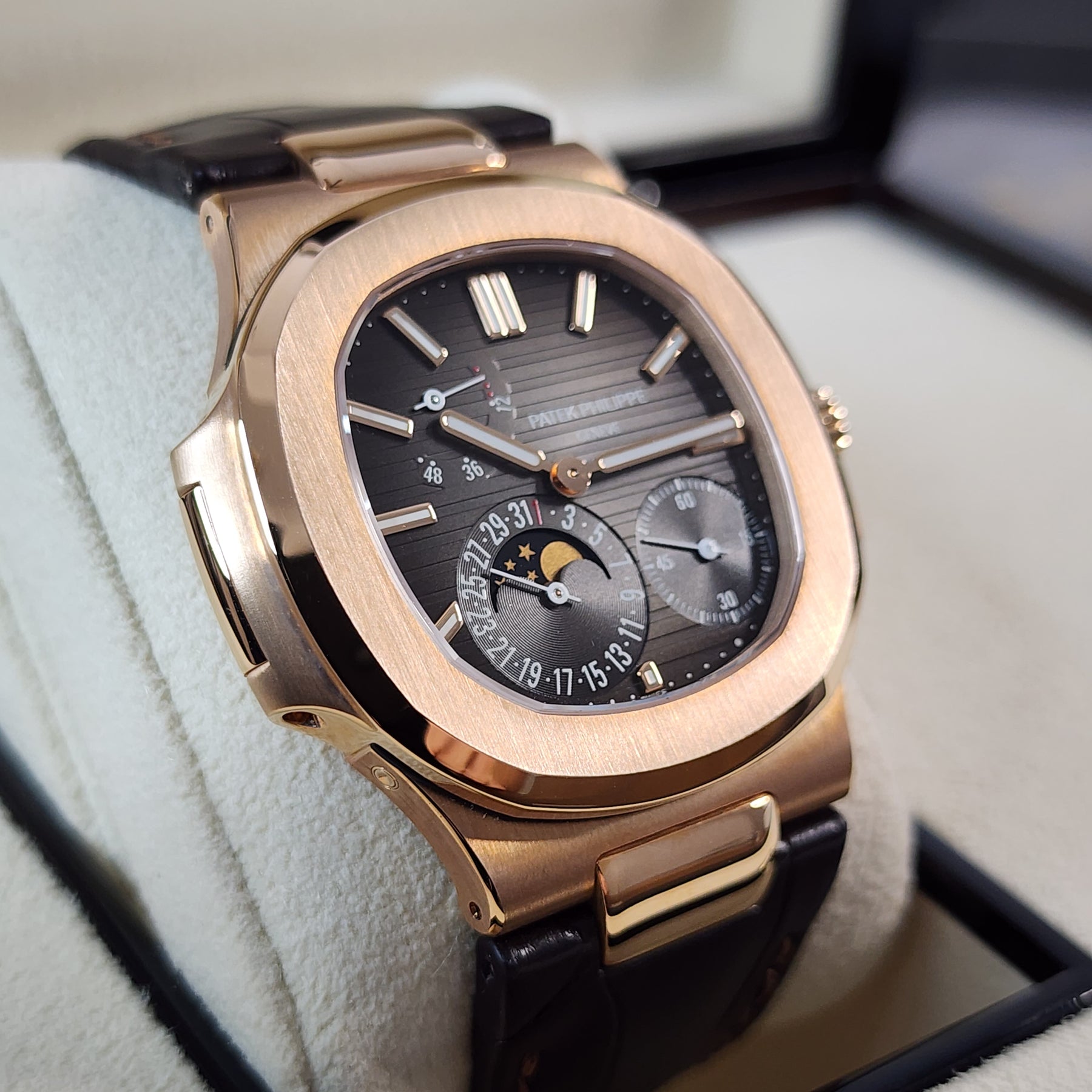 Patek Philippe Nautilus 5712R left side view