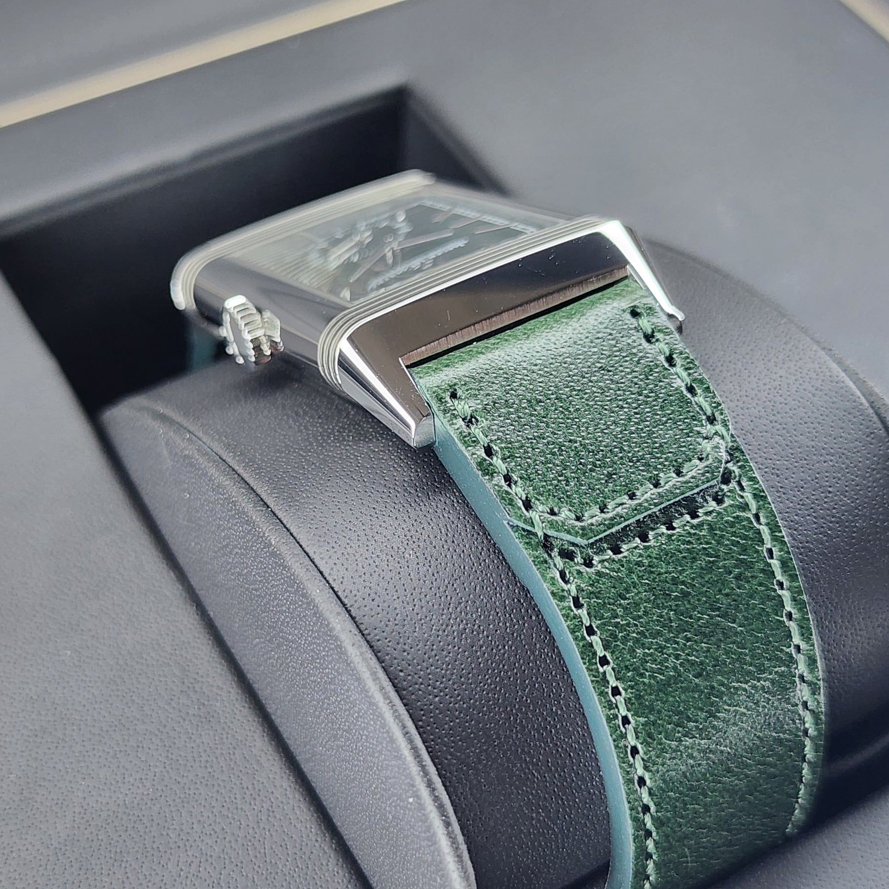 Jaeger-LeCoultre Reverso Tribute case, strap view