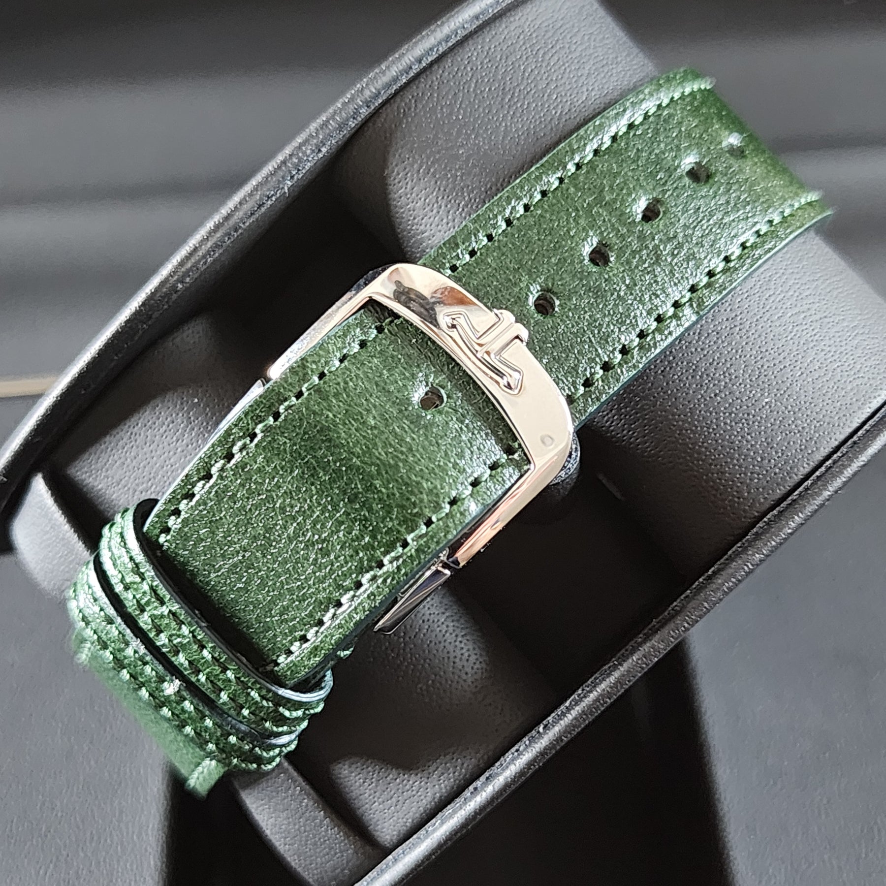 Jaeger-LeCoultre Reverso Tribute deployant clasp, strap view