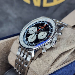 Breitling Navitimer B01 43mm right side view