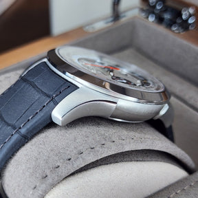 Girard-Perregaux Traveller WW.TC lug, strap view