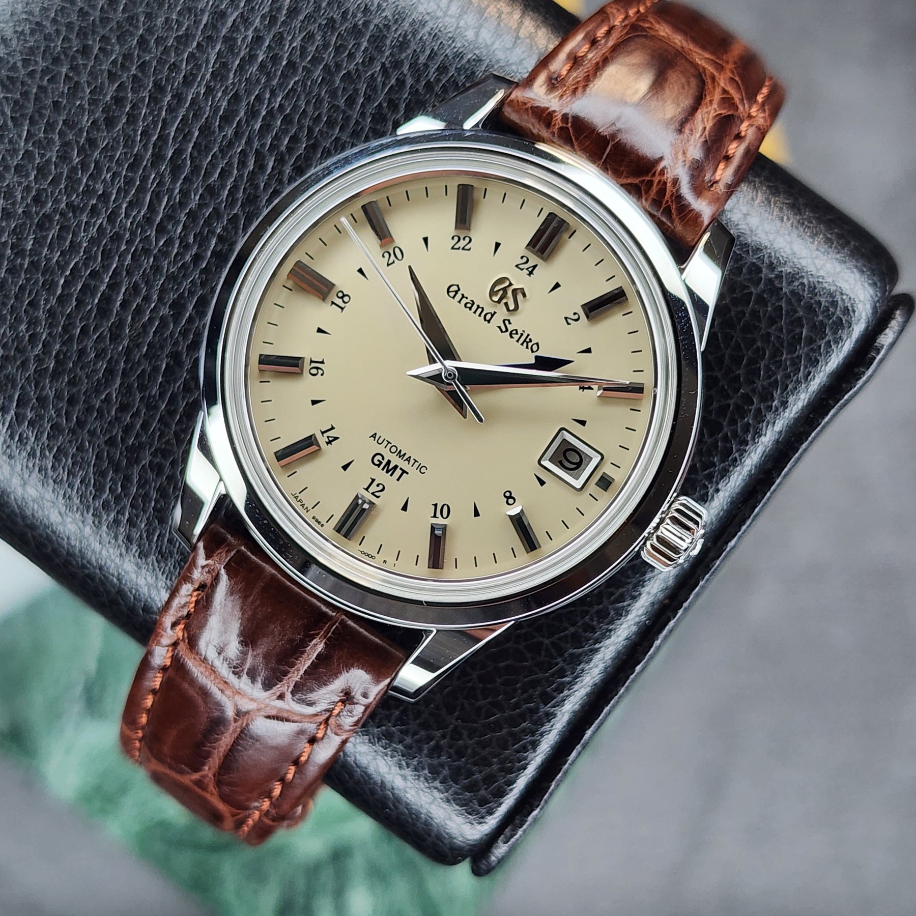 Grand Seiko Elegance SBGM221