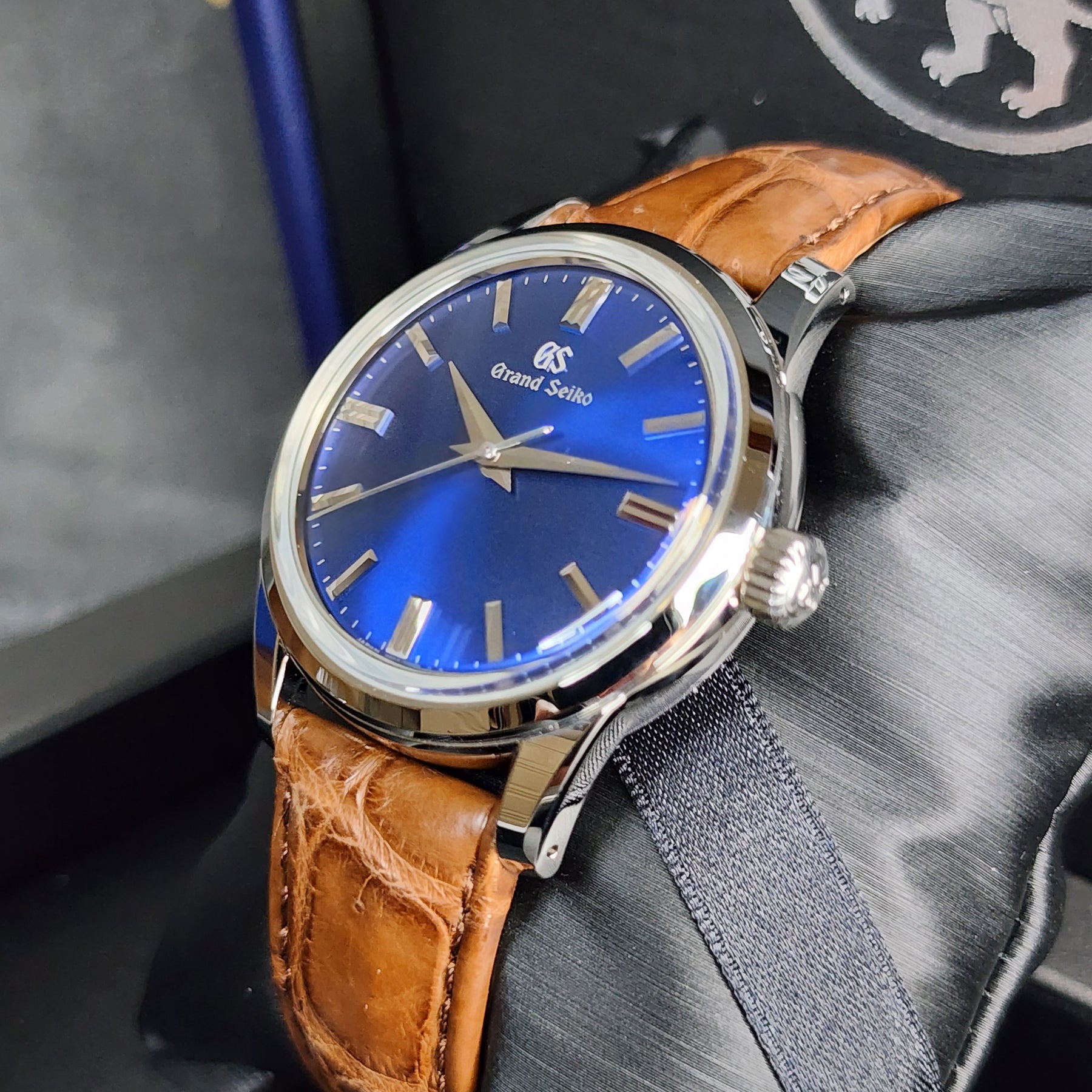 Grand Seiko Elegance SBGW279 37mm right view 