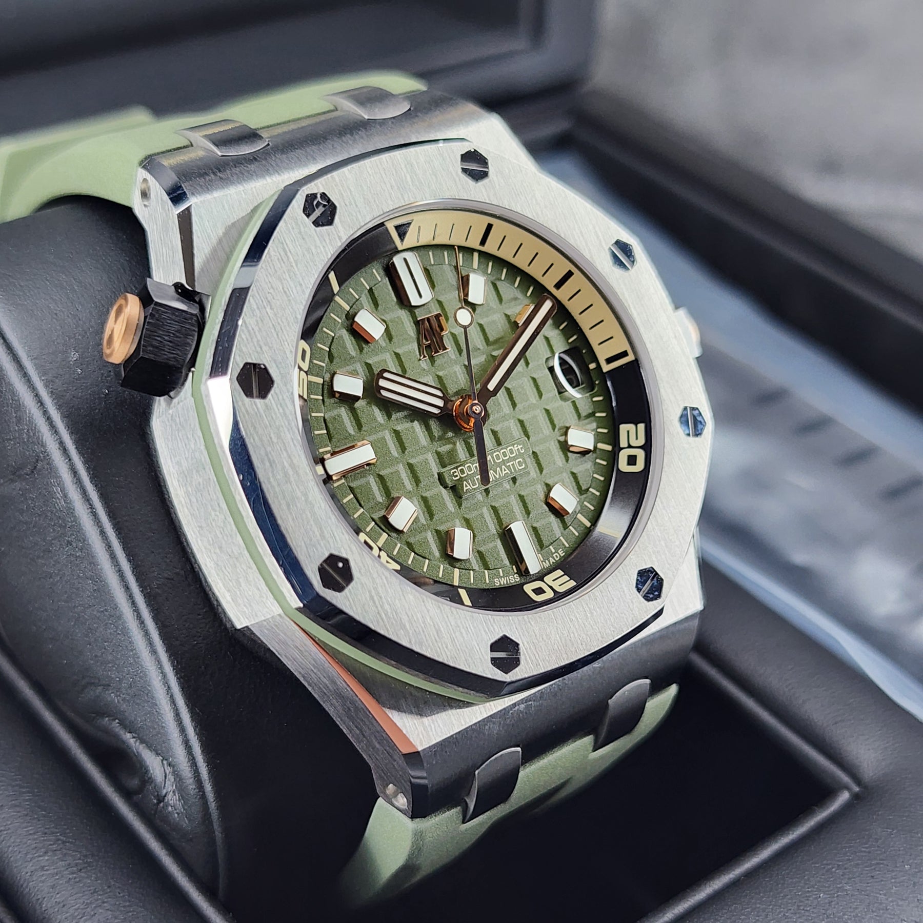 Audemars Piguet Royal Oak Offshore Diver 42mm left side view