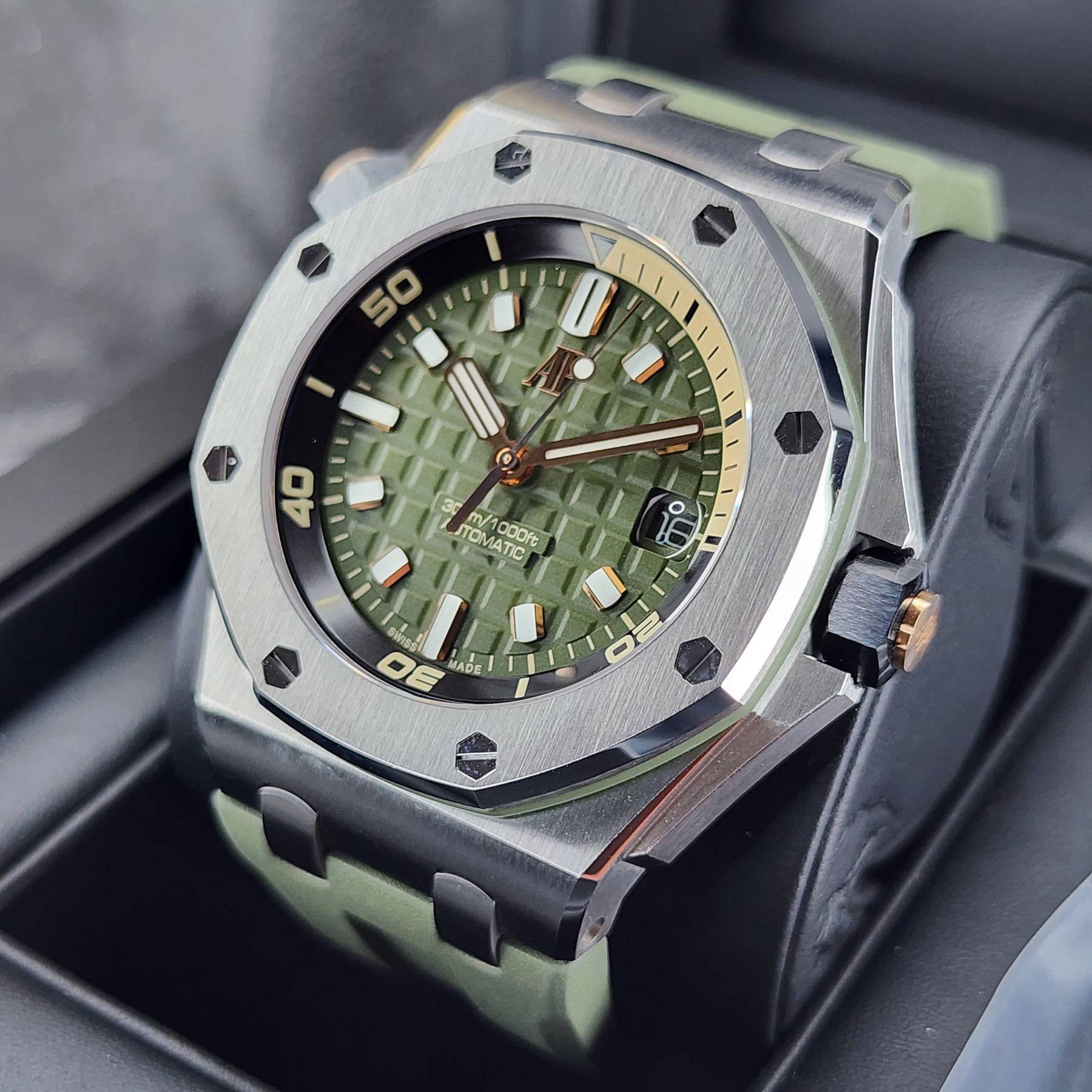 Audemars Piguet Royal Oak Offshore Diver 42mm right side view