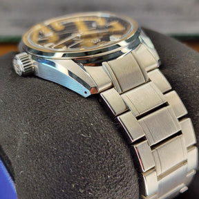 Grand Seiko Evolution 9 SLGA021 Lake Suwa case, bracelet view