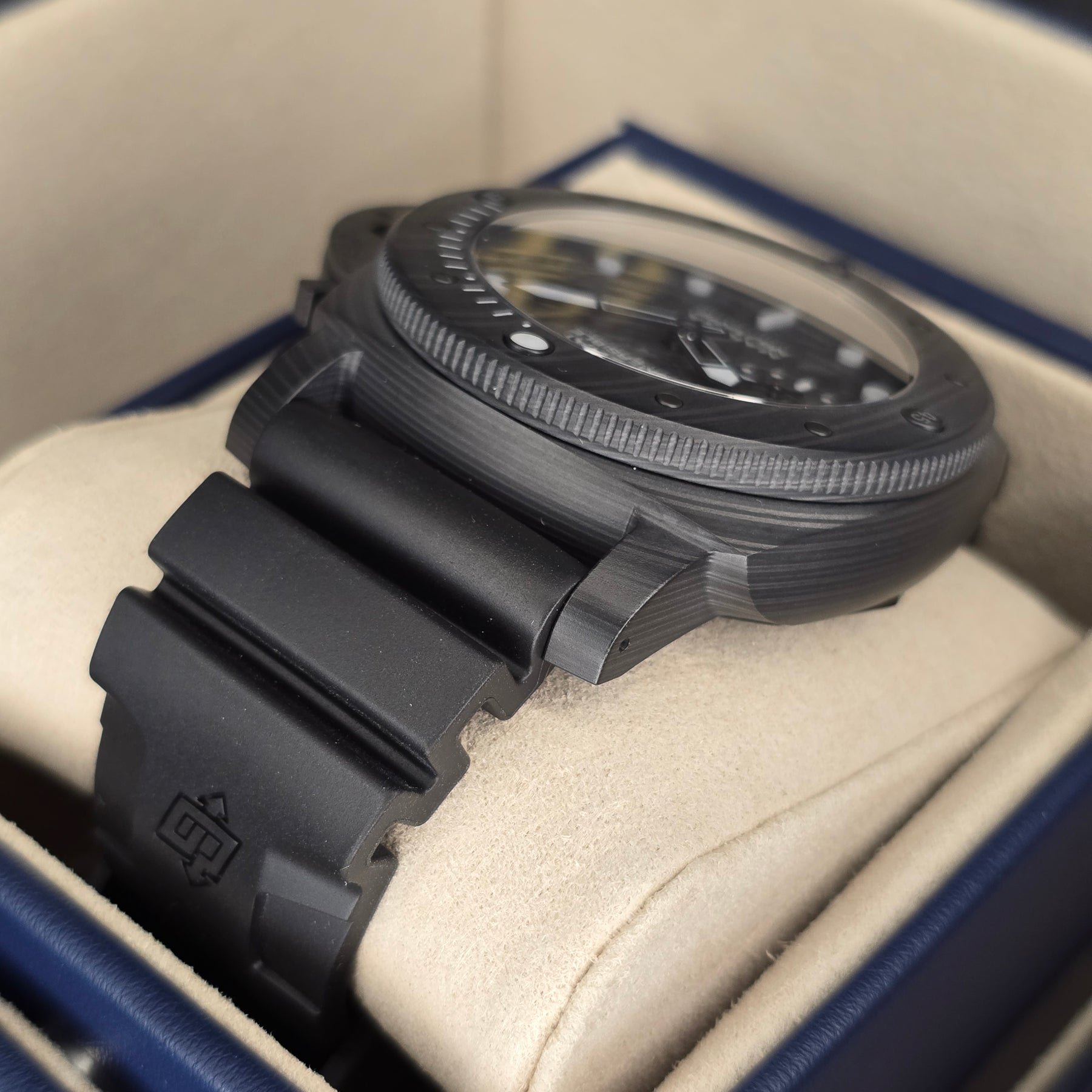 Officine Panerai Submersible Marina Militare Carbotech PAM02979 47mm