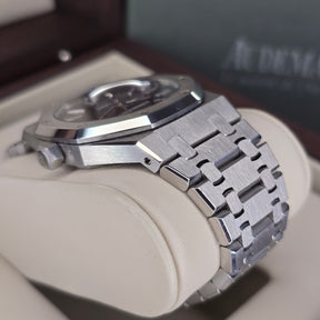 Audemars Piguet Royal Oak 15300ST case, lugs, bracelet view