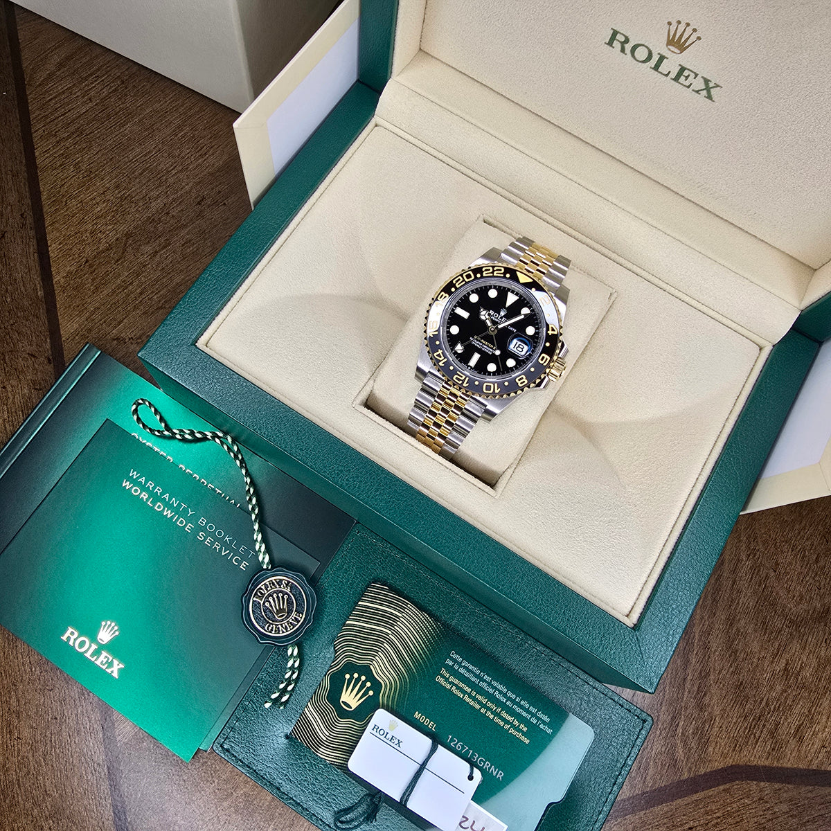 ROLEX GMT-MASTER II 126713GRNR Bumblebee full set view