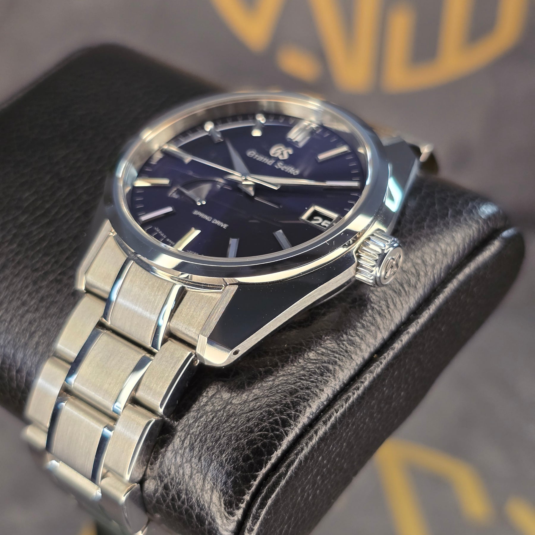 Grand Seiko Heritage SBGA375 right side case view