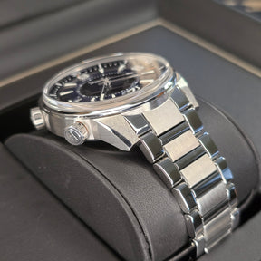 Jaeger-LeCoultre Polaris Mariner case, bracelet view