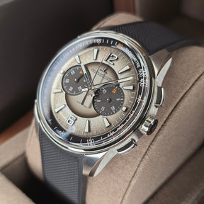 Jeager-LeCoultre Polaris Chronograph Q902843J right side case view