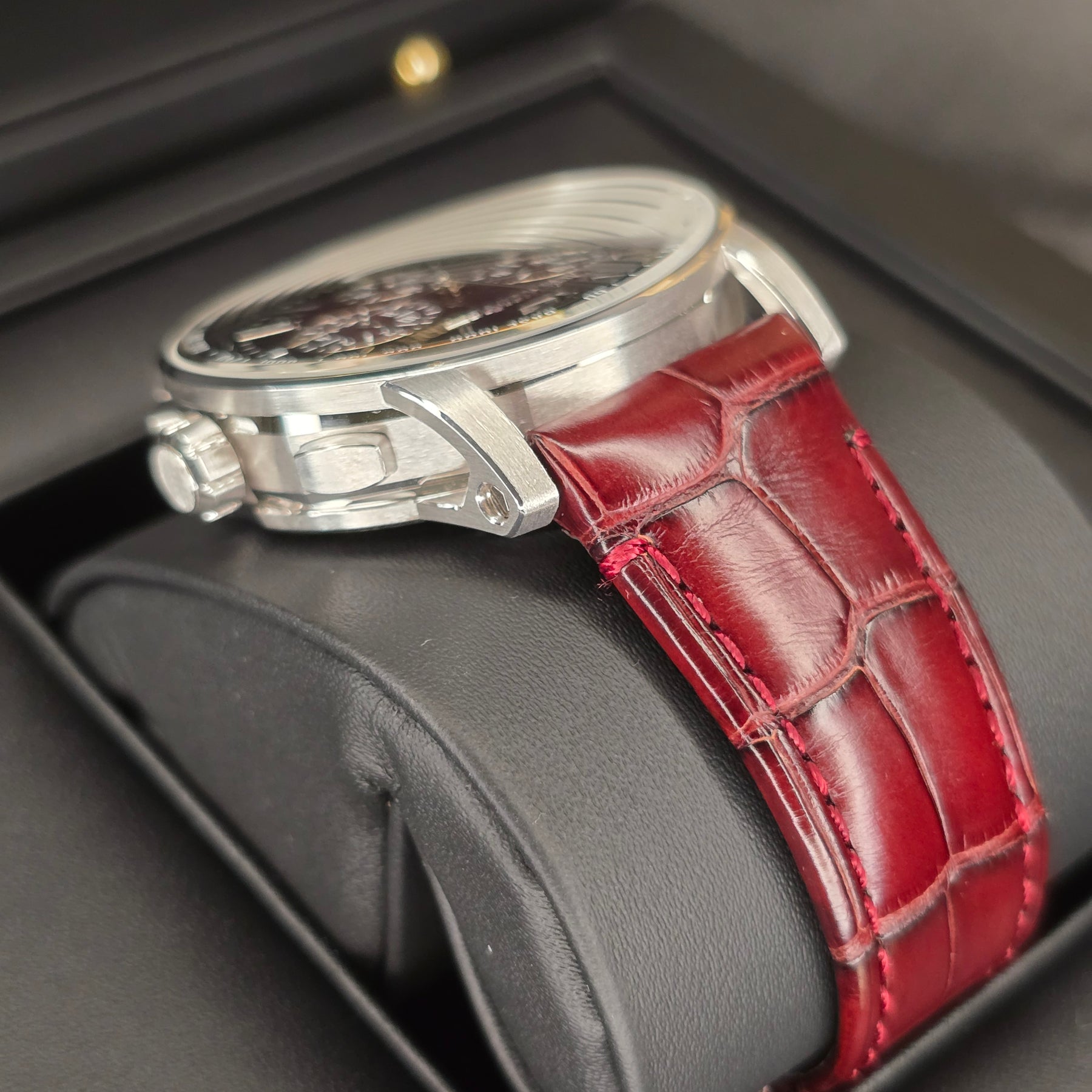 Audemars Piguet Code 11.59 Chronograph 26239BC lugs, strap view