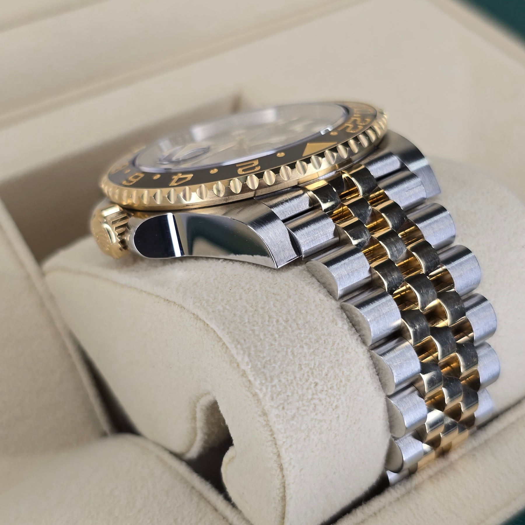 Rolex GMT-Master II Bumblebee Zombie 126713GRNR case, jubilee band