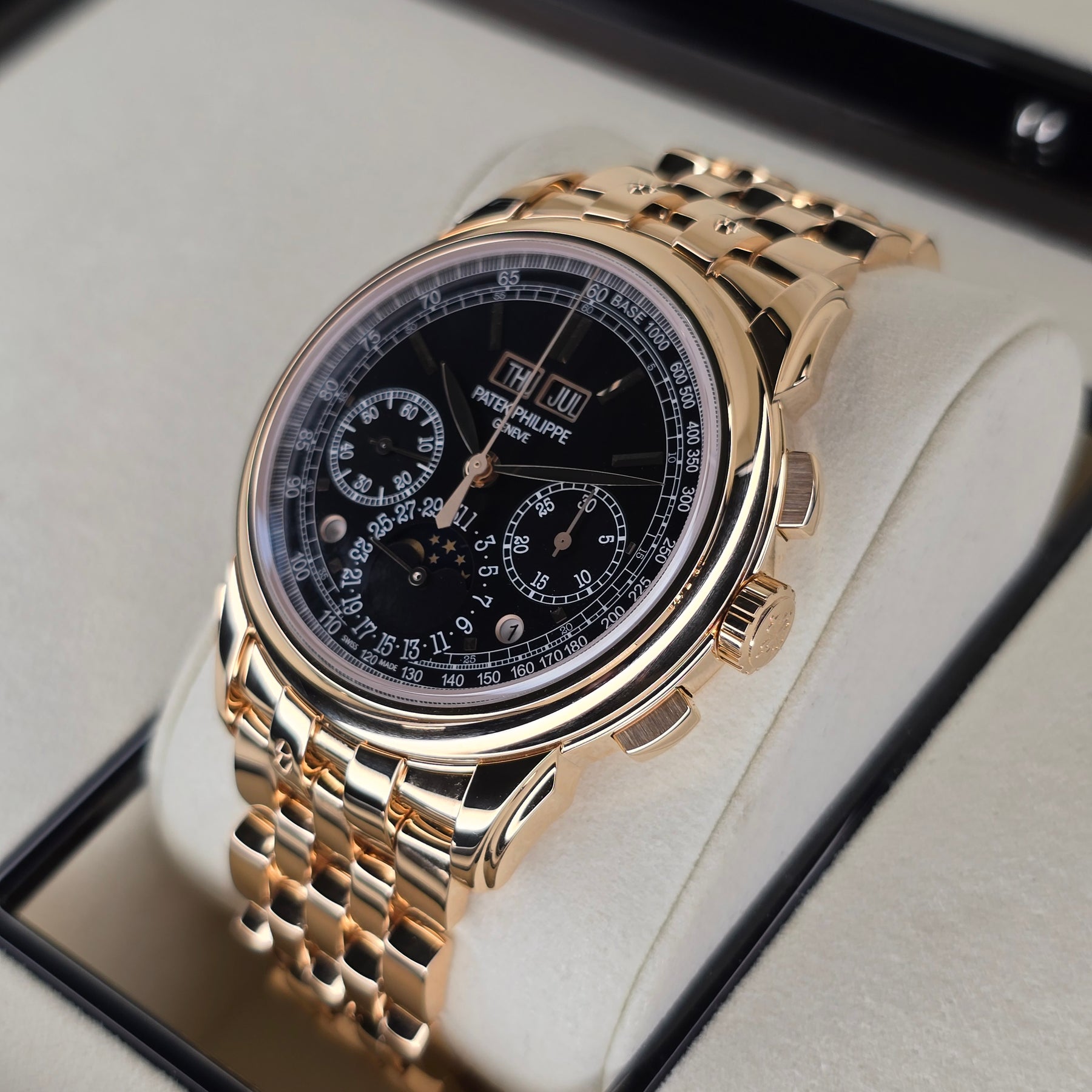 Patek Philippe Grand Complications 5270/1R right side case