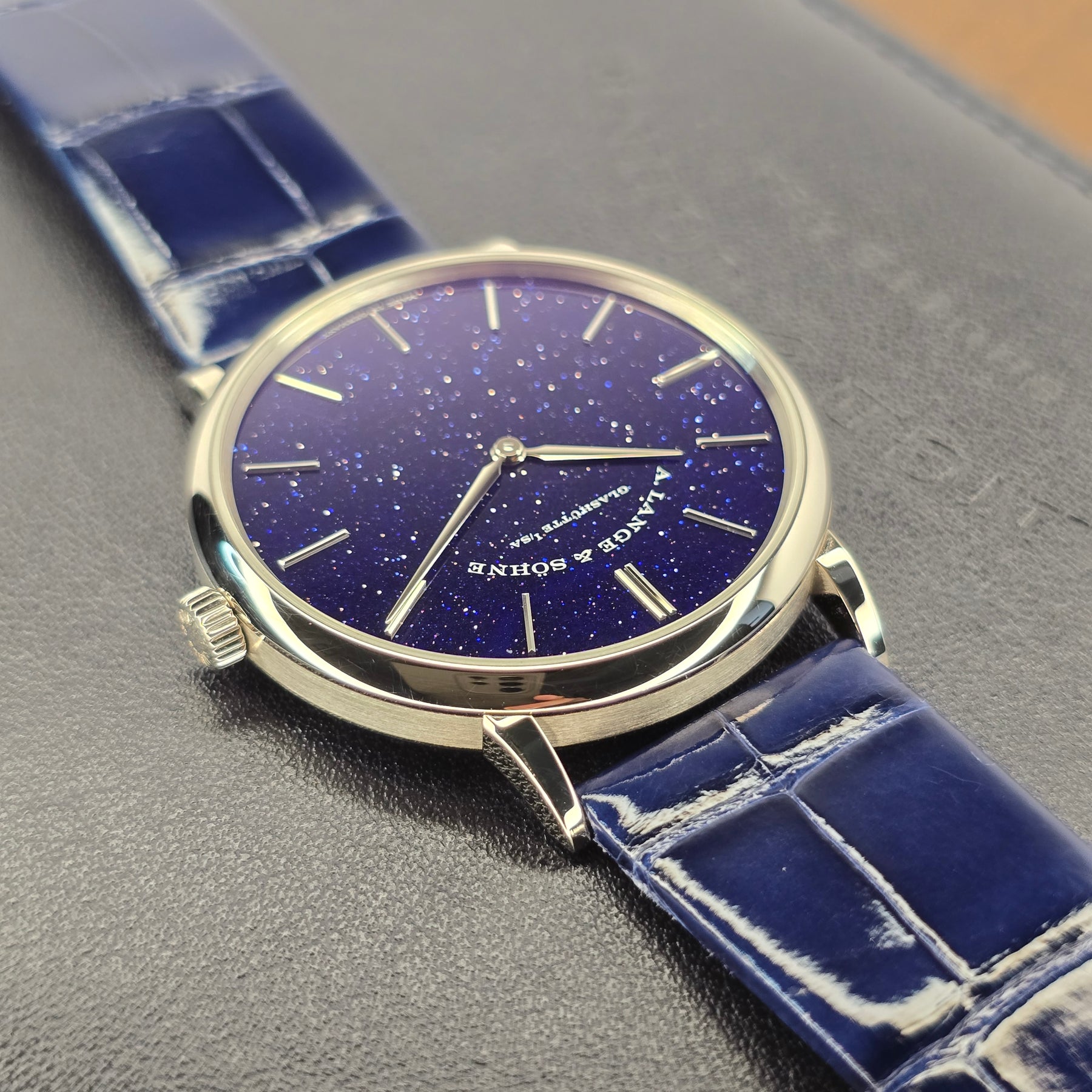 A. Lange & Sohne Saxonia Ultra Thin 205.086 lugs strap