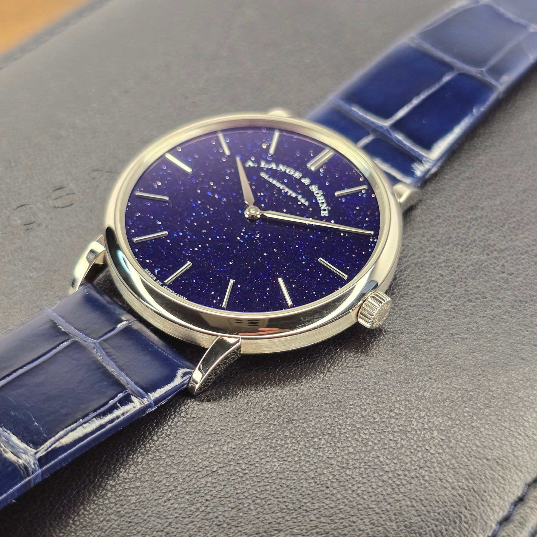 A. Lange & Sohne Saxonia Ultra Thin 205.086 right side case