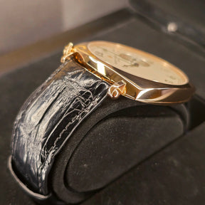 Vacheron Constantin Historiques American 1921 82035/000R case, strap