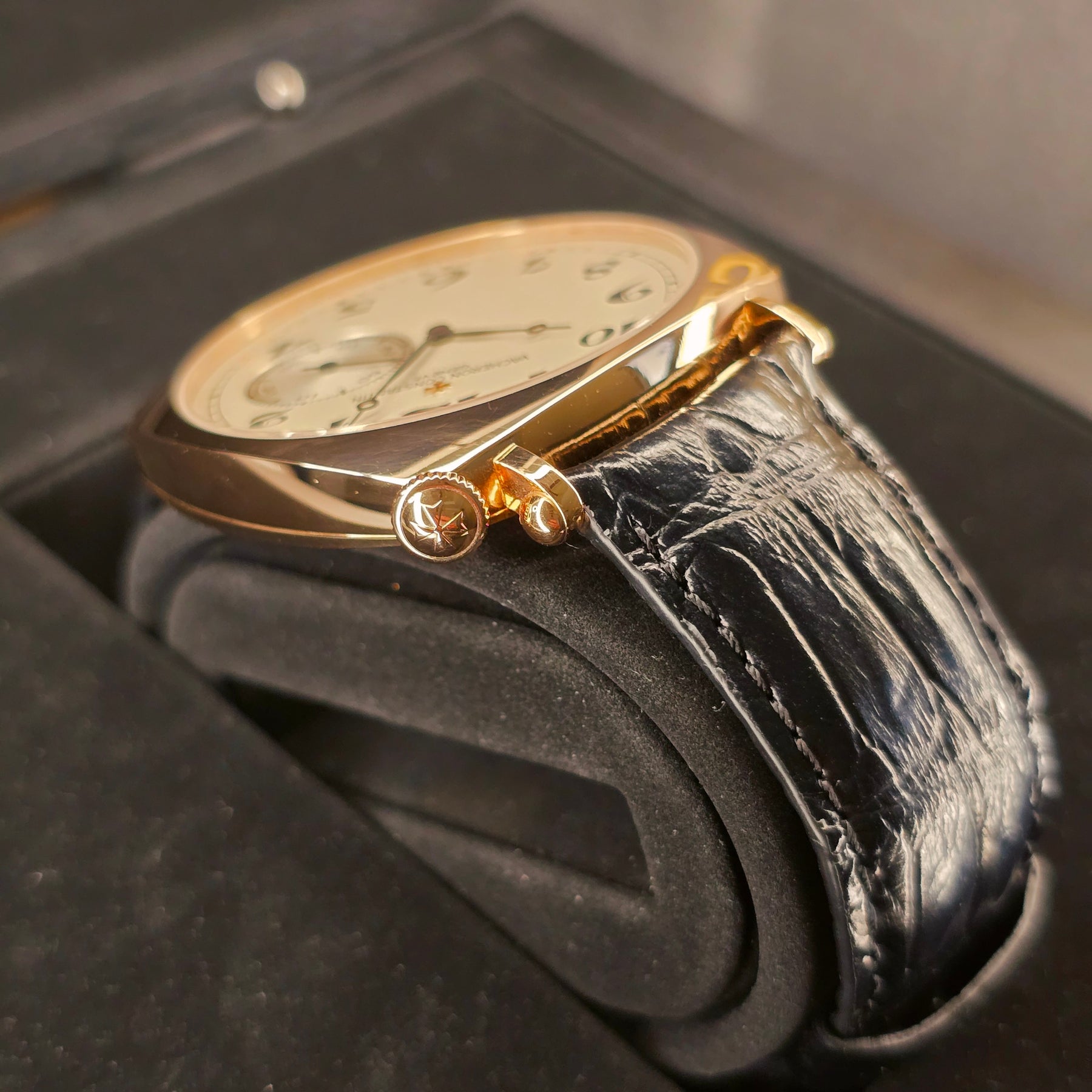 Vacheron Constantin Historiques American 1921 82035/000R crown, case, strap