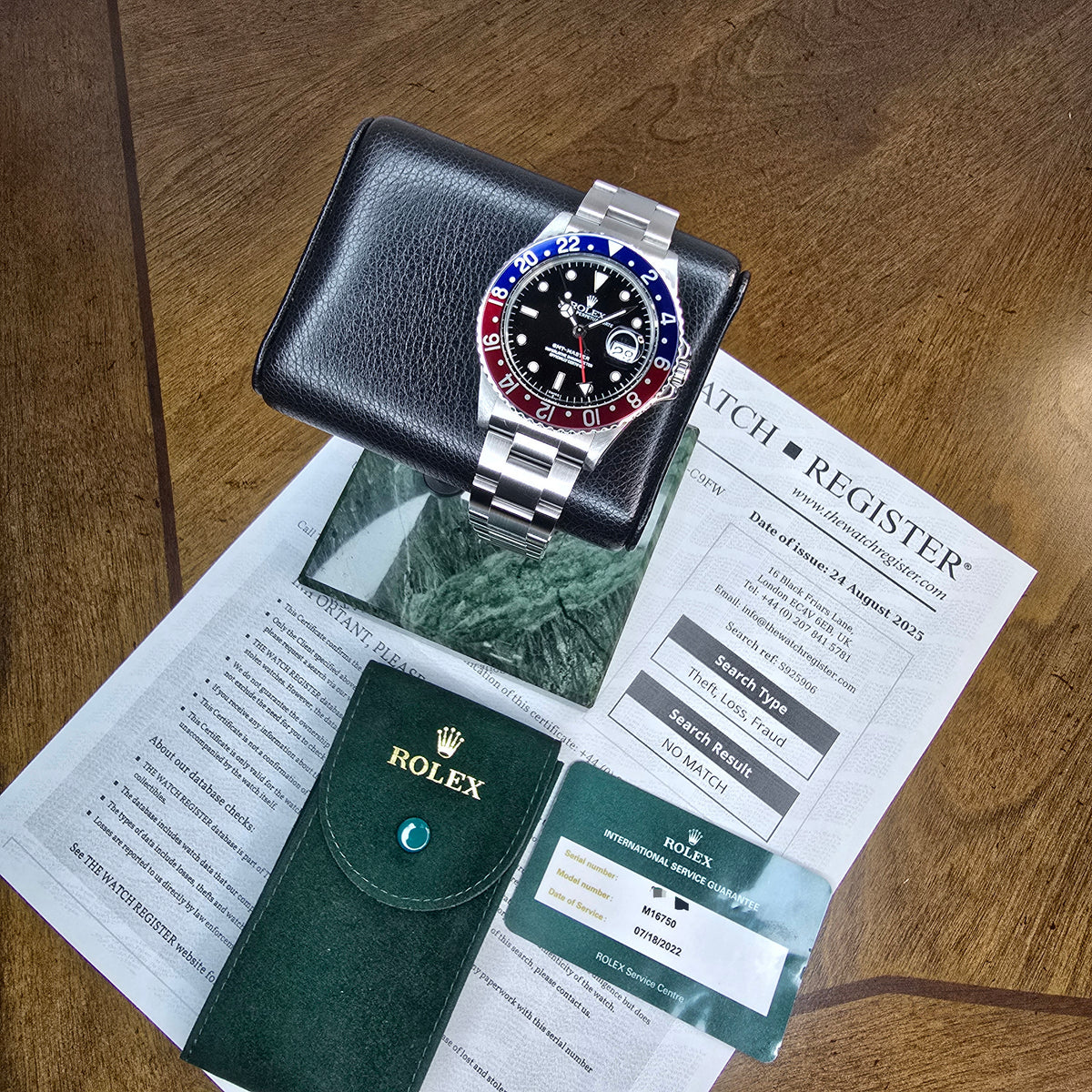 Rolex GMT-Master 16750 Pepsi contents