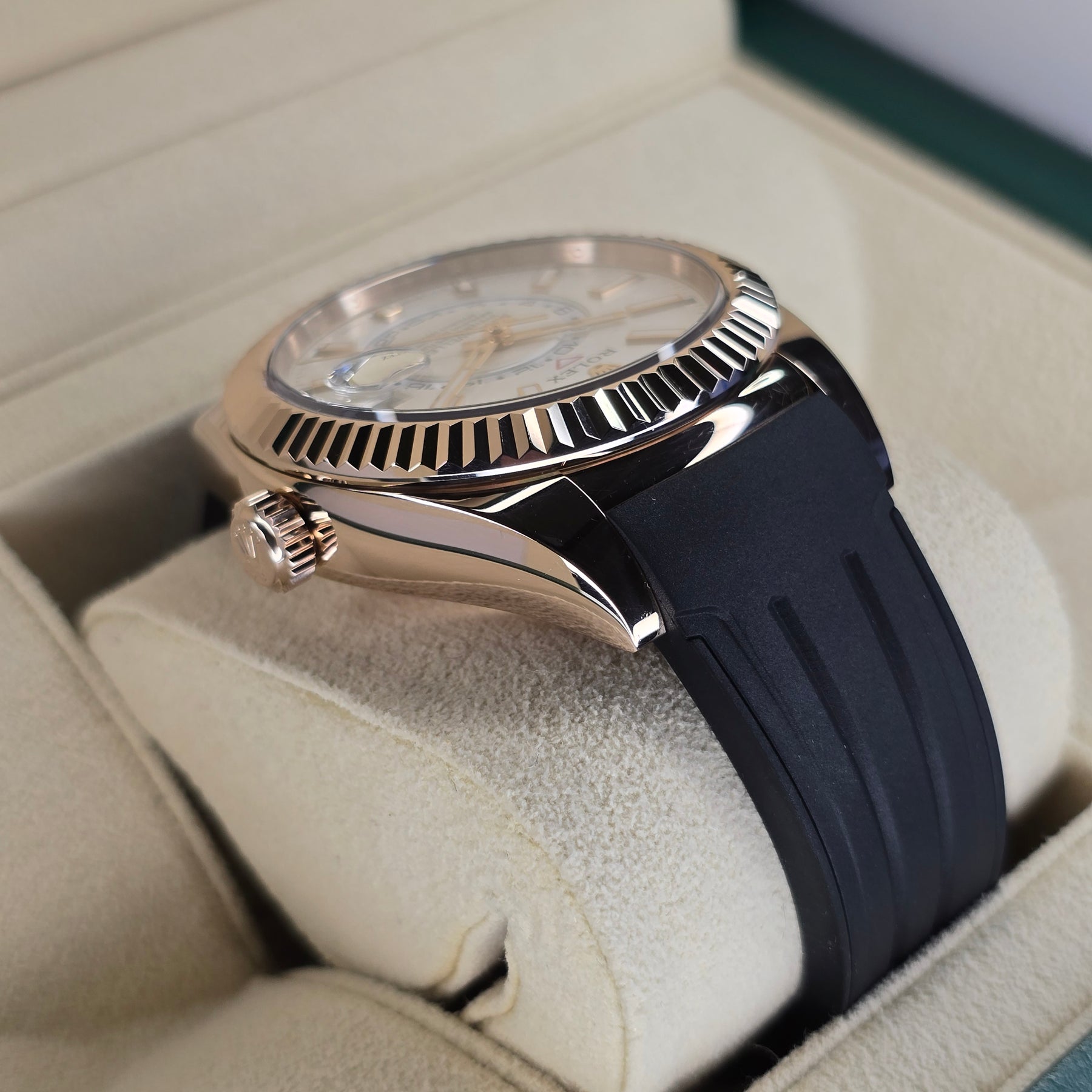 Rolex Sky-Dweller 326135 lug, strap