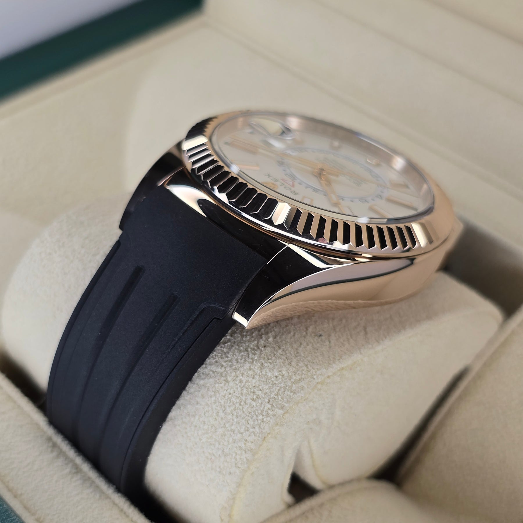 Rolex Sky-Dweller 326135 lug, strap