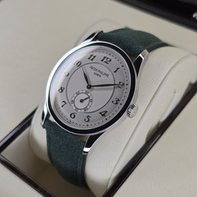 Patek Philippe Calatrava 5196P-001 right side