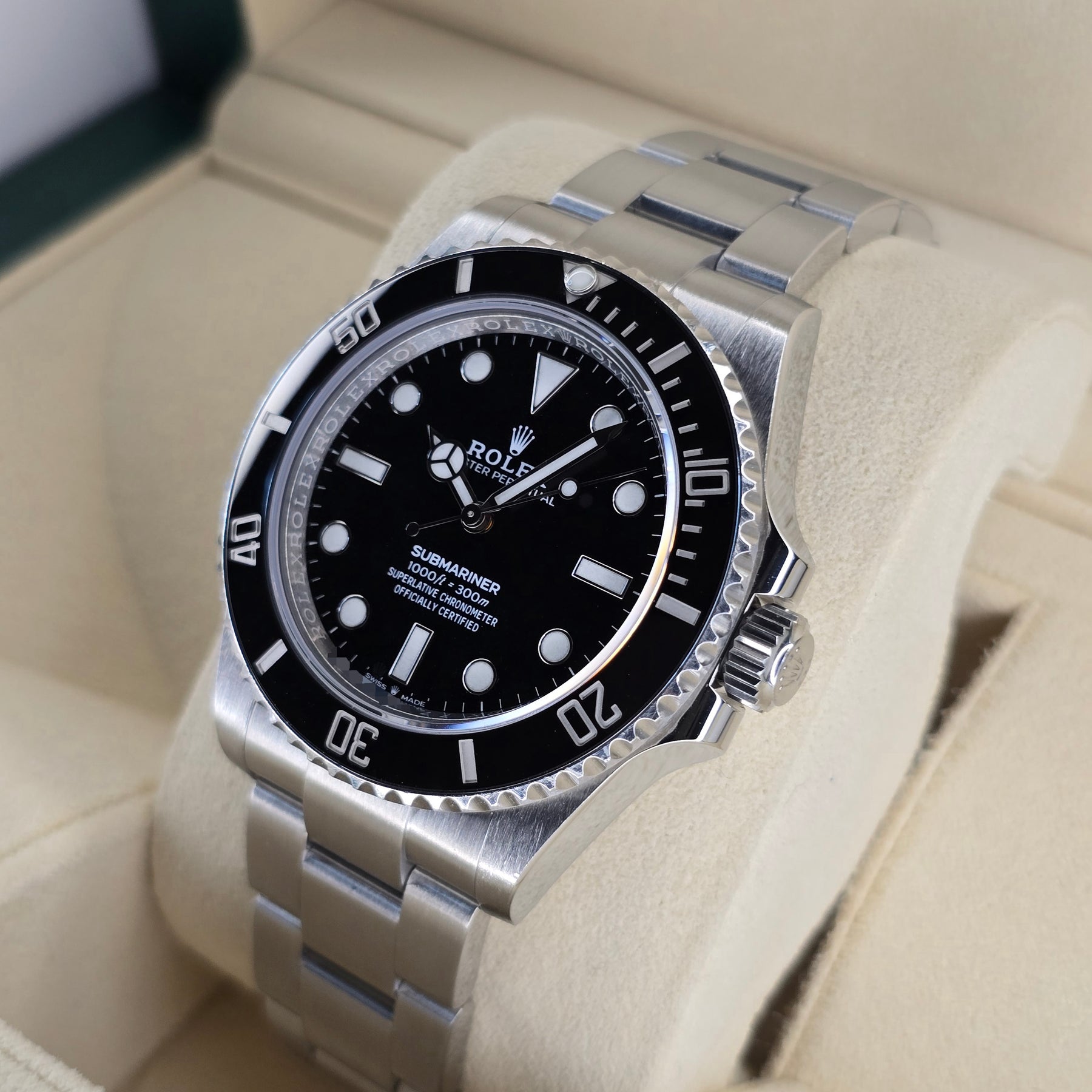 Rolex Submariner No Date 124060 right side case