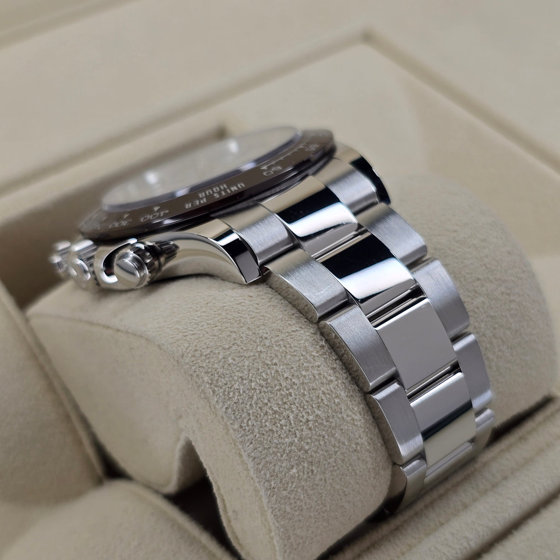 Rolex Daytona Platinum Ice Blue Baguette 116506 case, oyster bracelet view