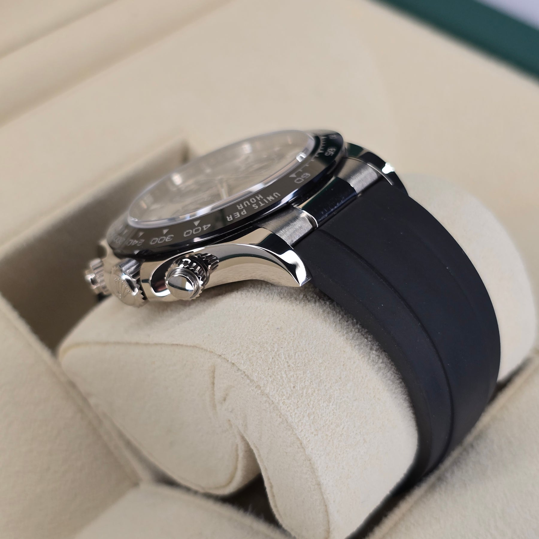 Rolex Cosmograph Daytona 116519LN lug, oysterflex strap