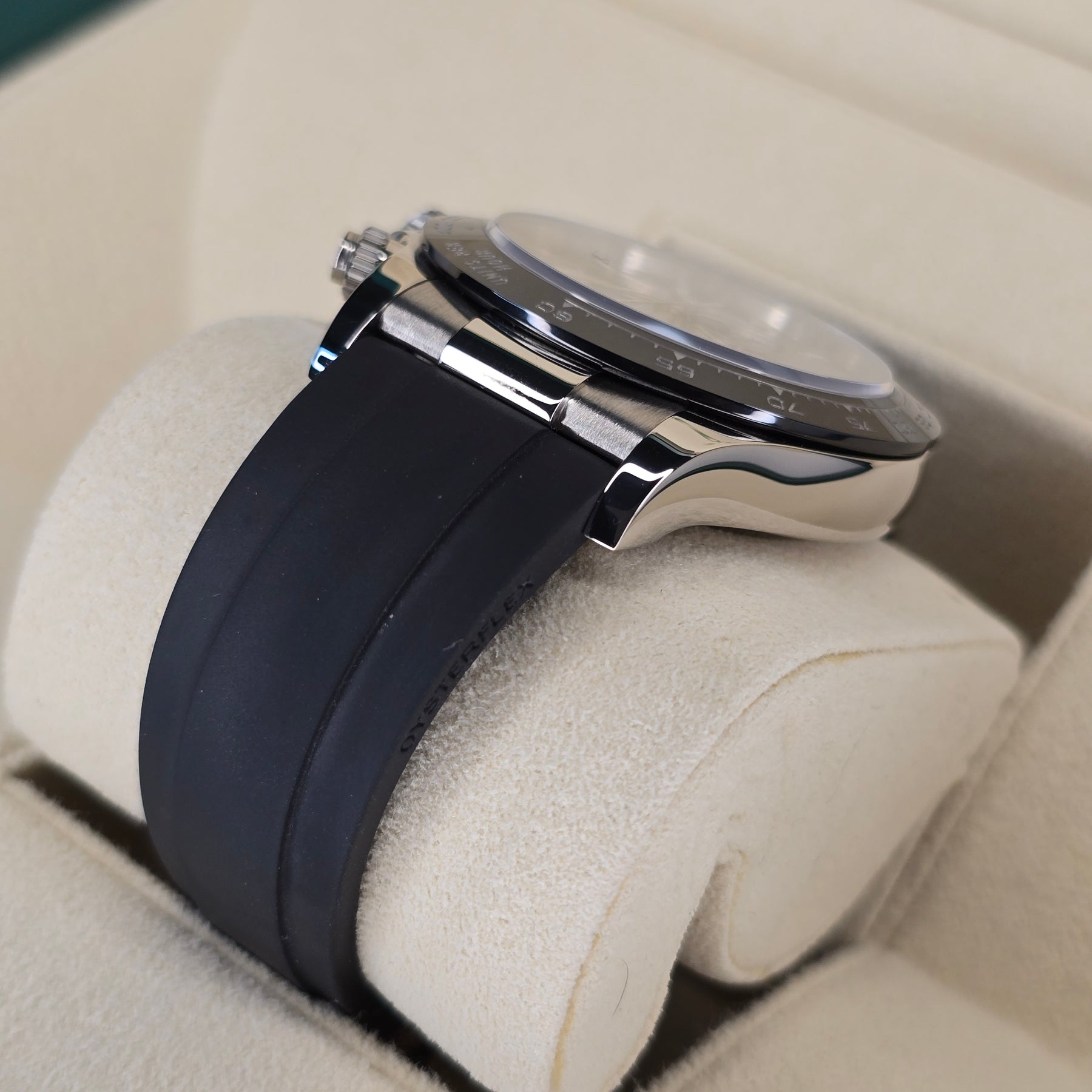 Rolex Cosmograph Daytona 116519LN lug, oysterflex strap