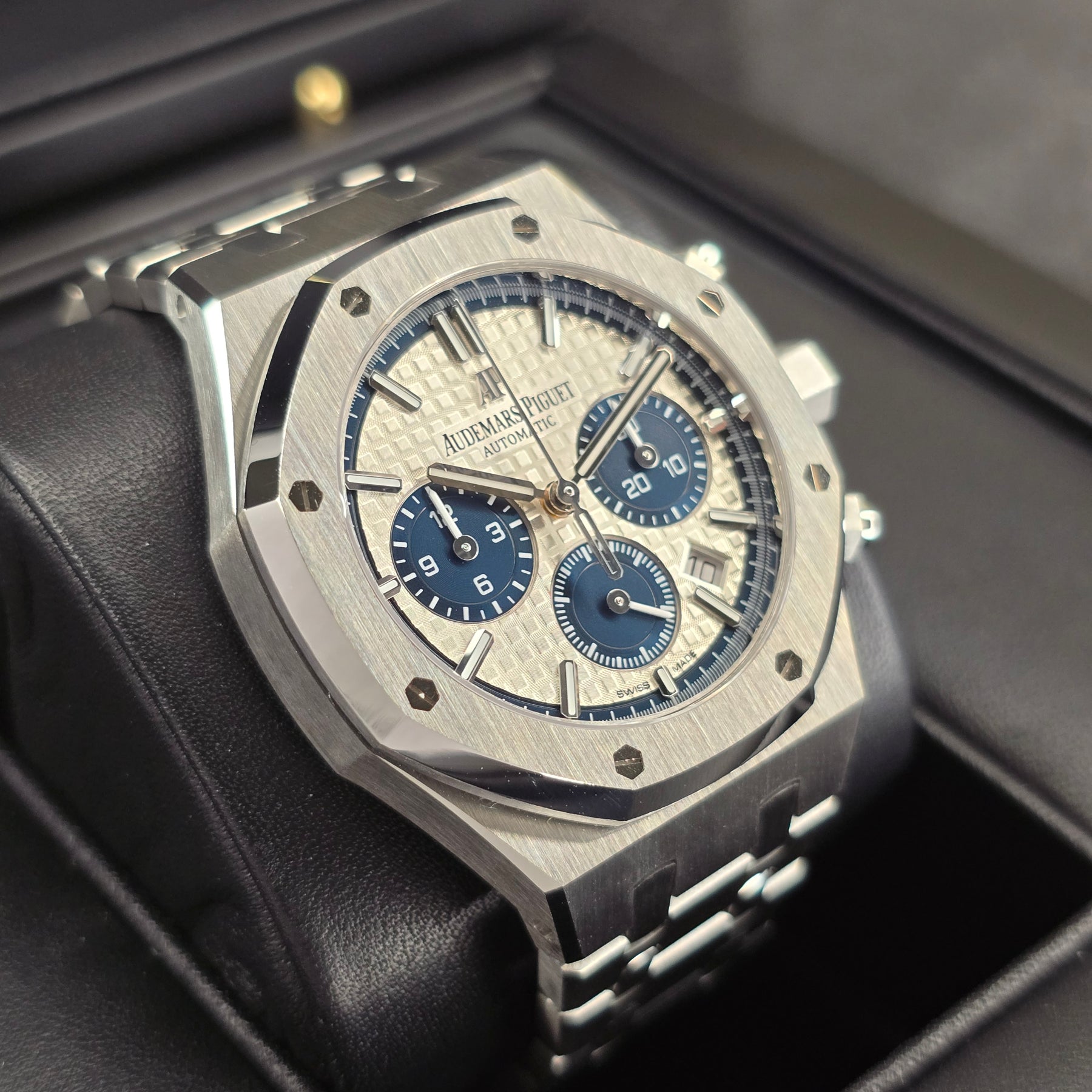 Audemars Piguet Royal Oak Chrono 36315ST Panda left side case