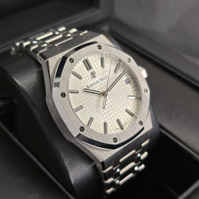 Audemars Piguet Royal Oak Silver Dial 15500st left side case