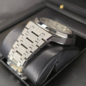 Audemars Piguet Royal Oak Silver Dial 15500st case, bracelet