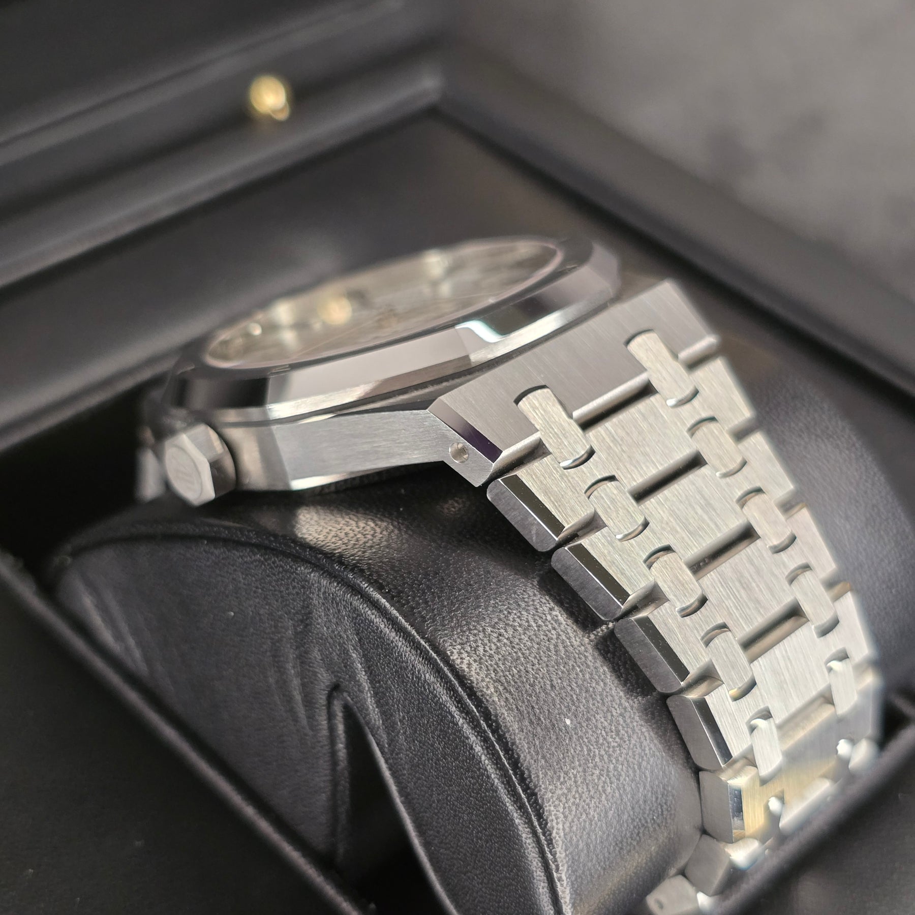 Audemars Piguet Royal Oak Silver Dial 15500st case, bracelet