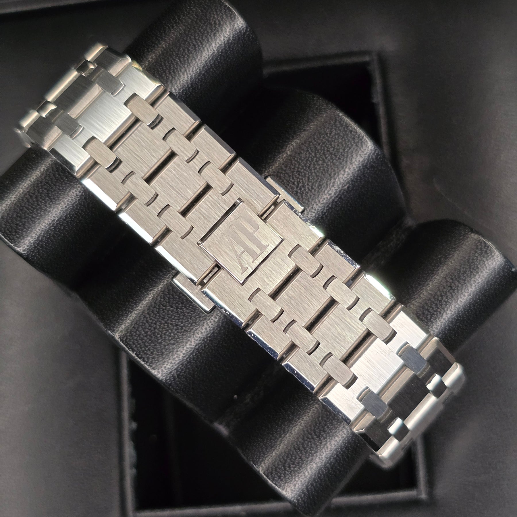 Audemars Piguet Royal Oak Silver Dial 15500st clasp