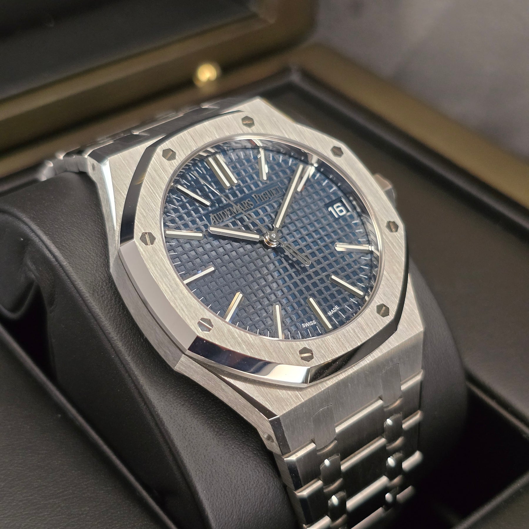 Audemars Piguet Royal Oak 15510ST  left side case