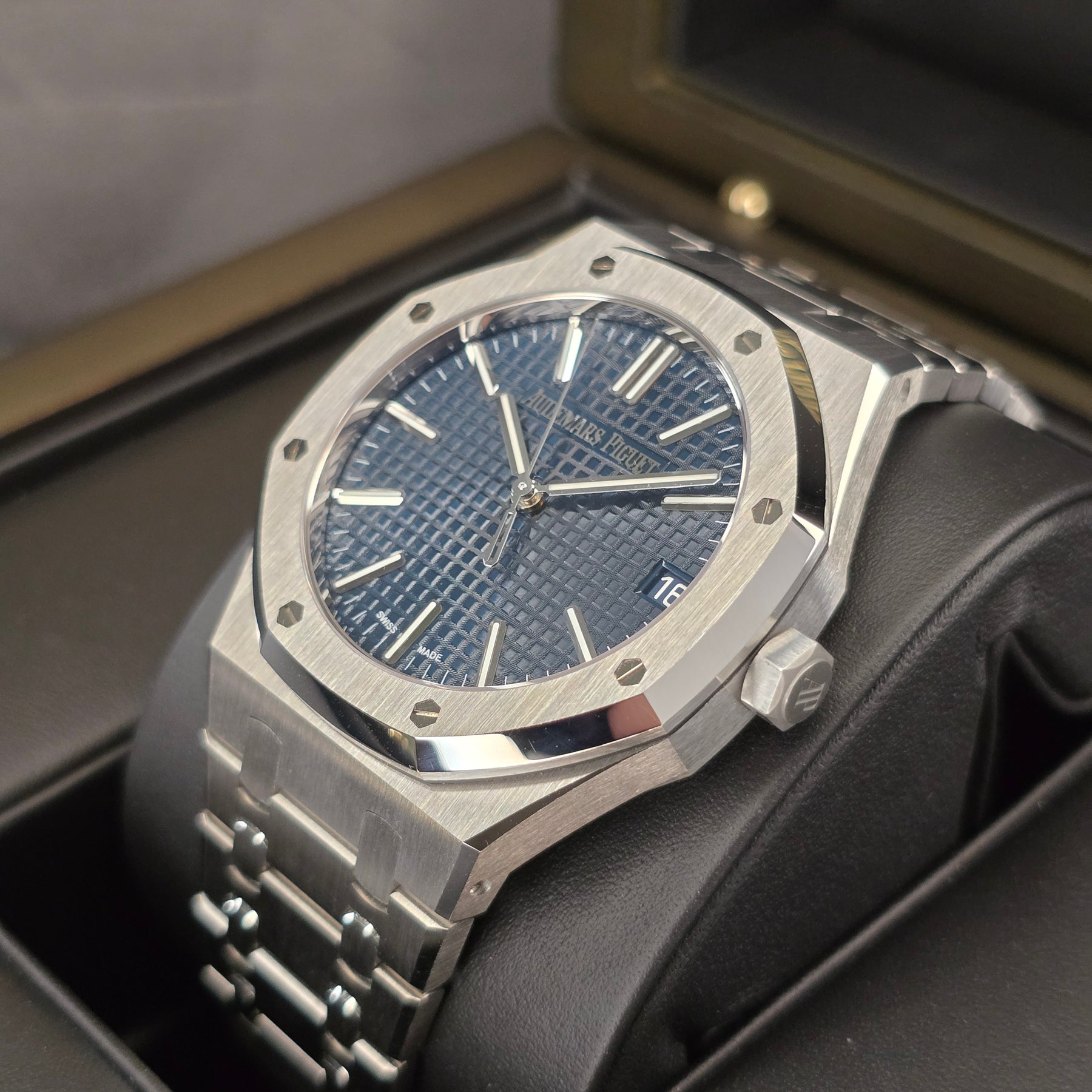 Audemars Piguet Royal Oak 15510ST  right side case