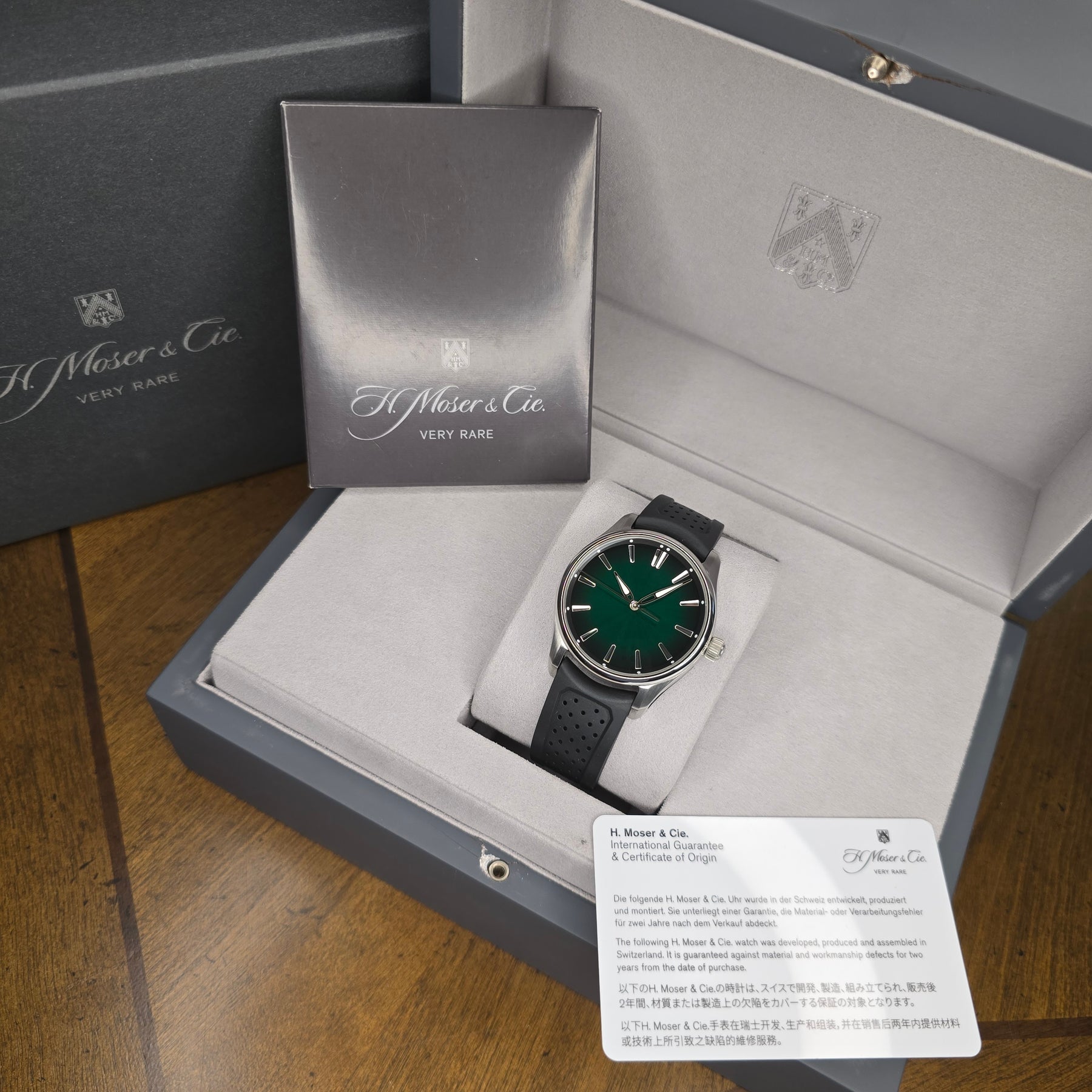 H. Moser & Cie Pioneer Center Seconds Cosmic Green 3201-1201 full set