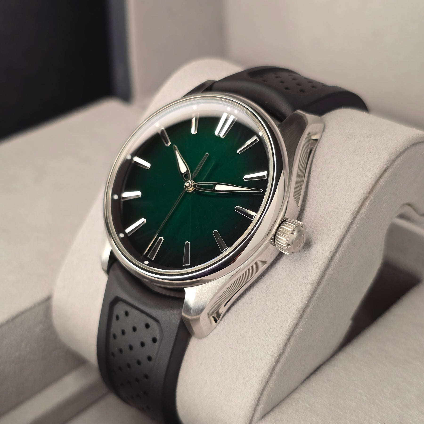 H. Moser & Cie Pioneer Center Seconds Cosmic Green 3201-1201 right side case