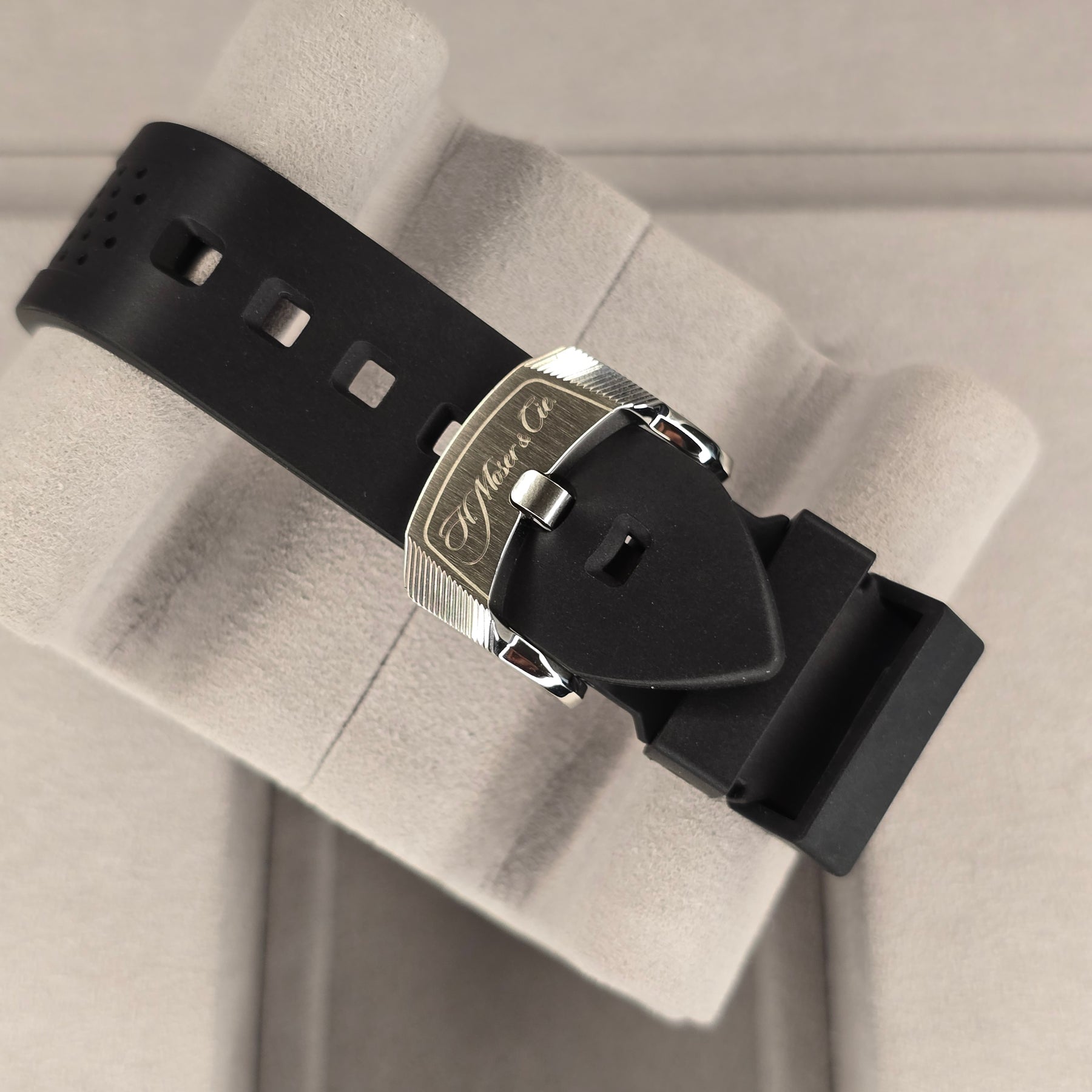 H. Moser & Cie Pioneer Center Seconds Cosmic Green 3201-1201 clasp