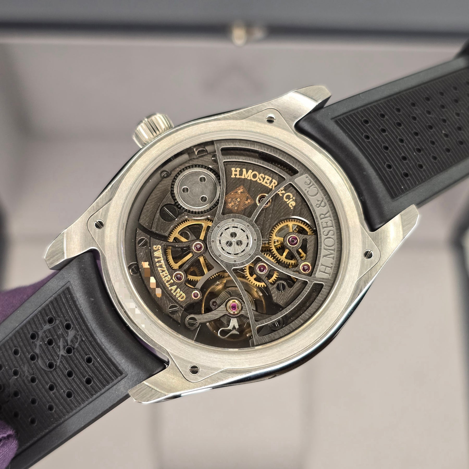 H. Moser & Cie Pioneer Center Seconds Cosmic Green 3201-1201 movement