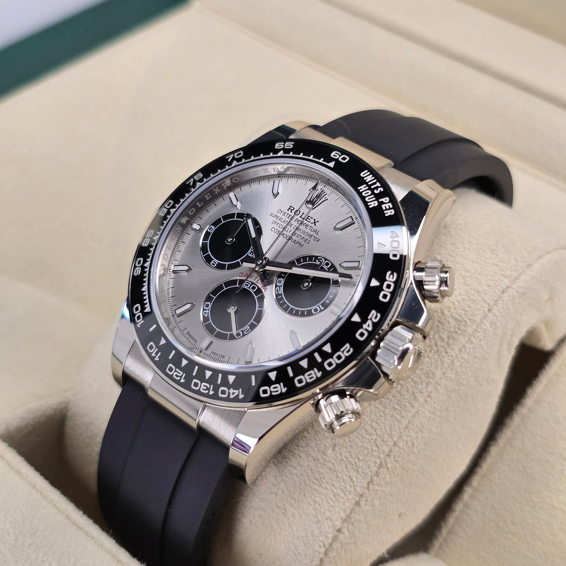 Rolex Cosmograph Daytona 126519LN Ghost White Gold right side case