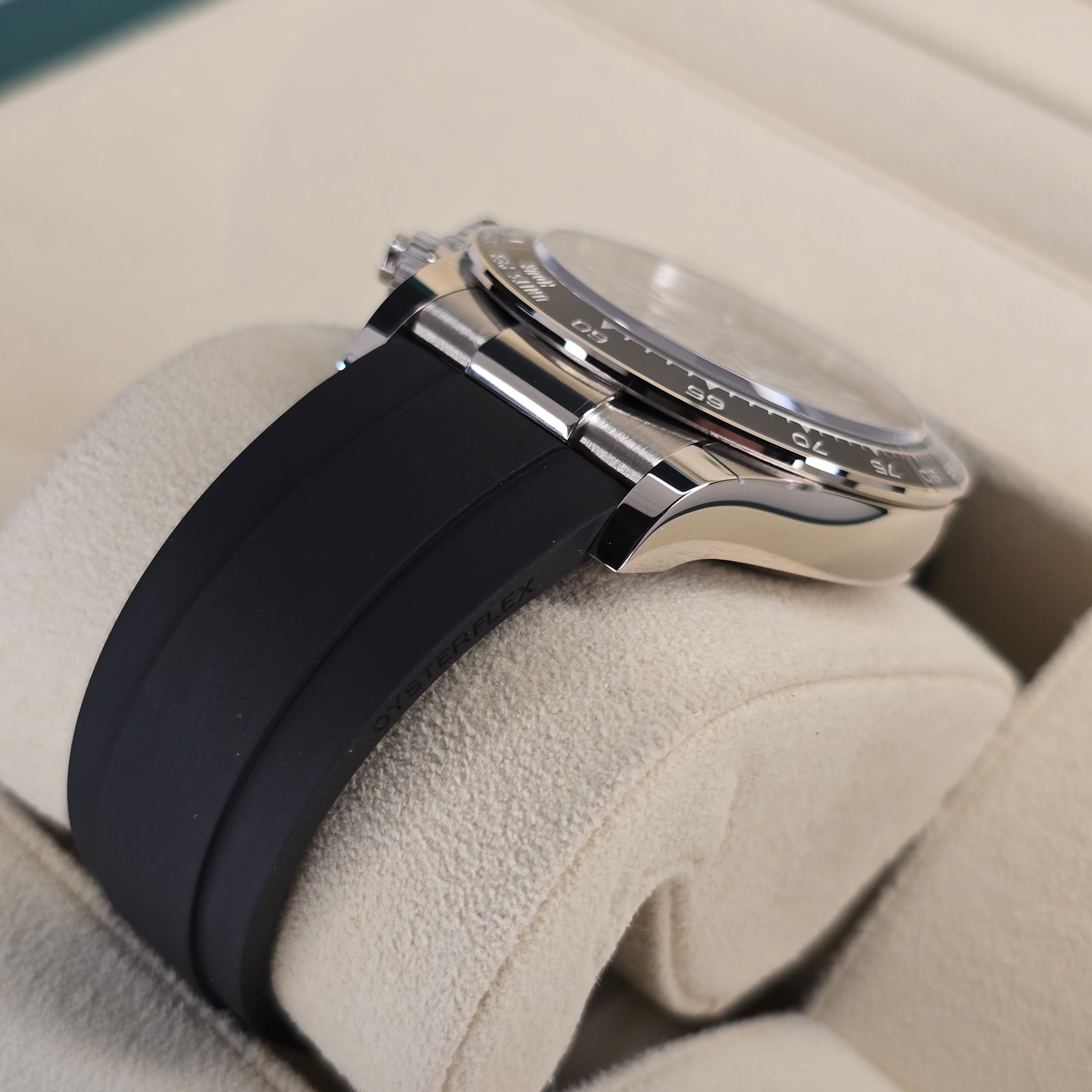 Rolex Cosmograph Daytona 126519LN Ghost White Gold lug, oysterflex strap