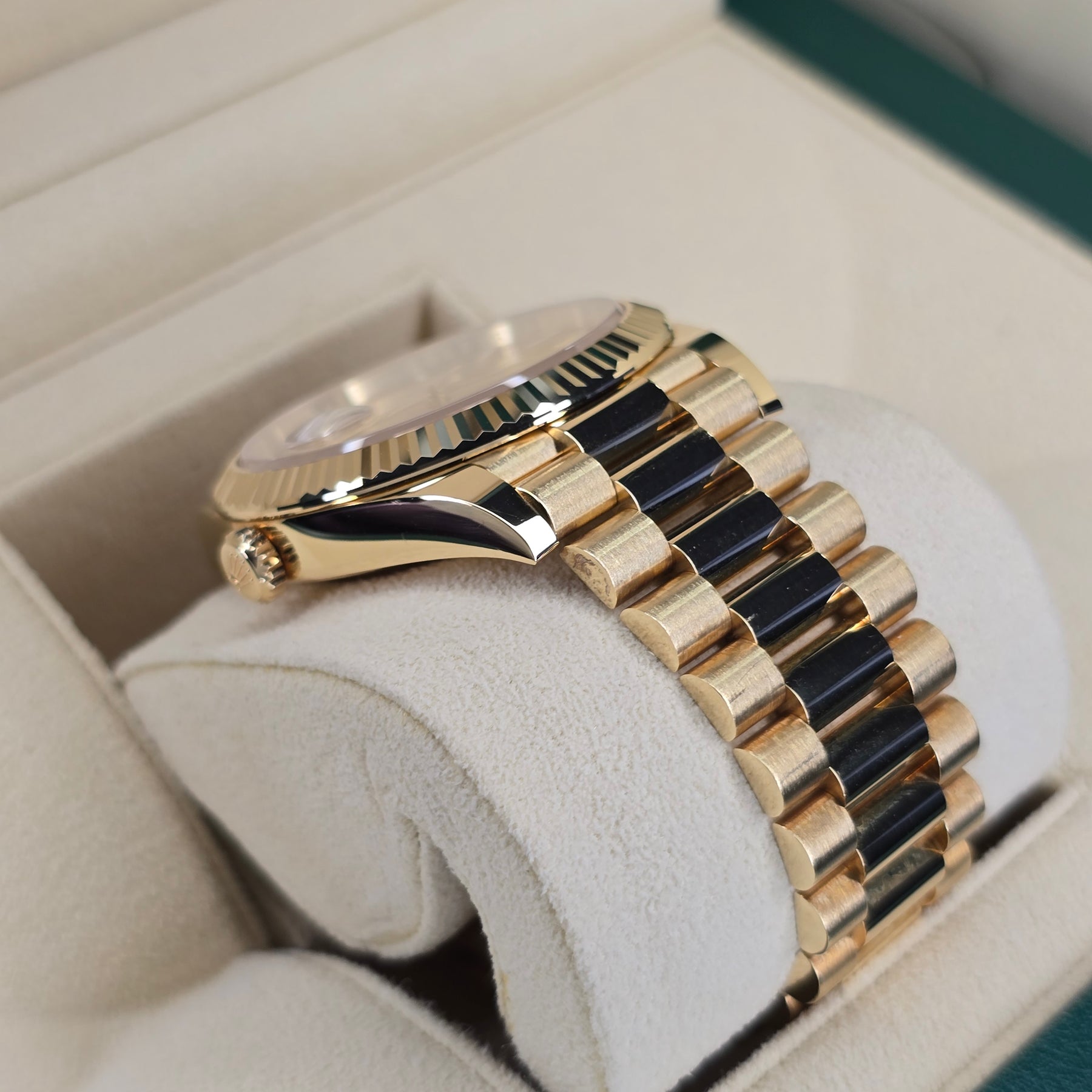 Rolex Day-Date Yellow Gold 228238 lugs, presidential bracelet