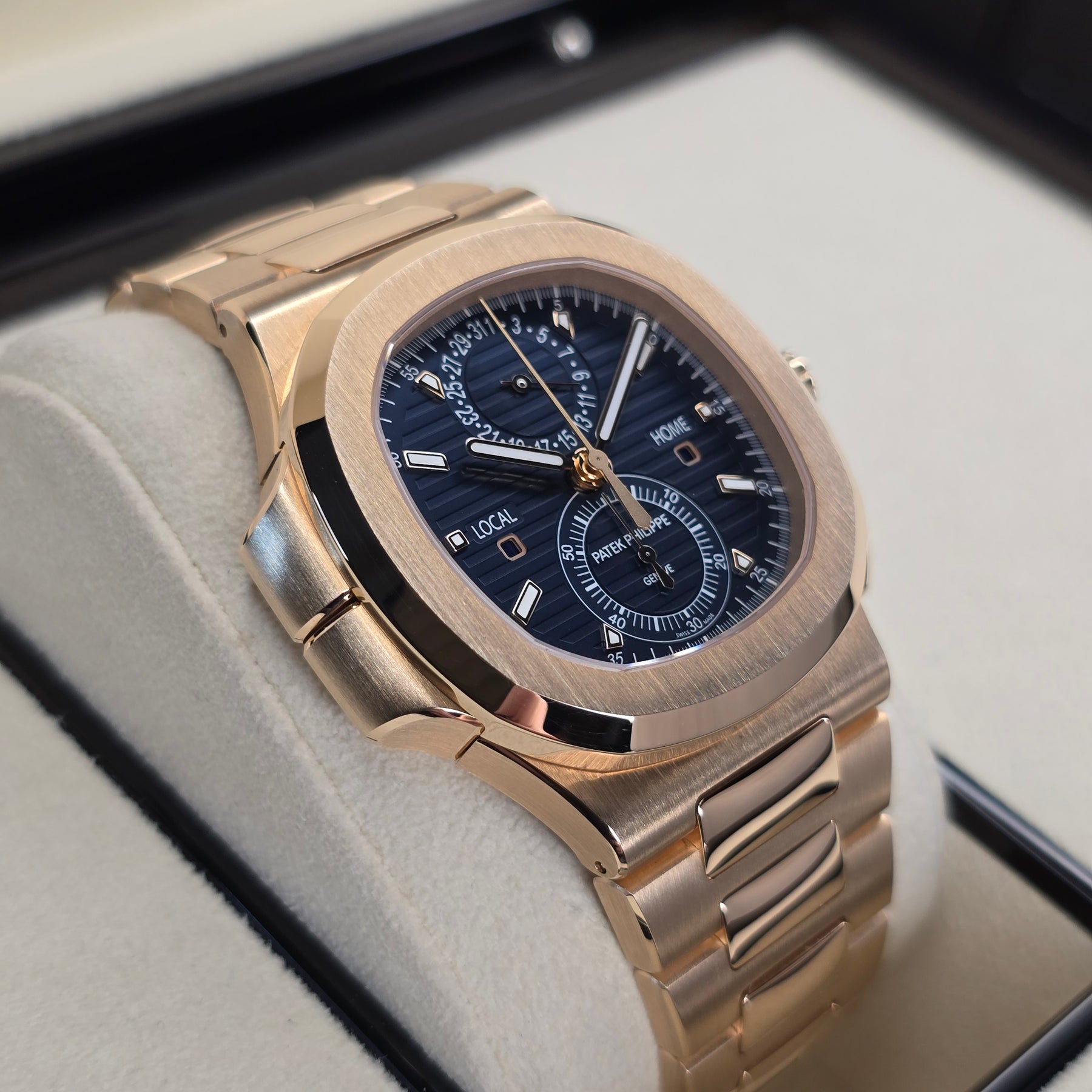 Patek Philippe Nautilus 5990/1R left side 