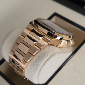 Patek Philippe Nautilus 5990/1R case, bracelet, lugs