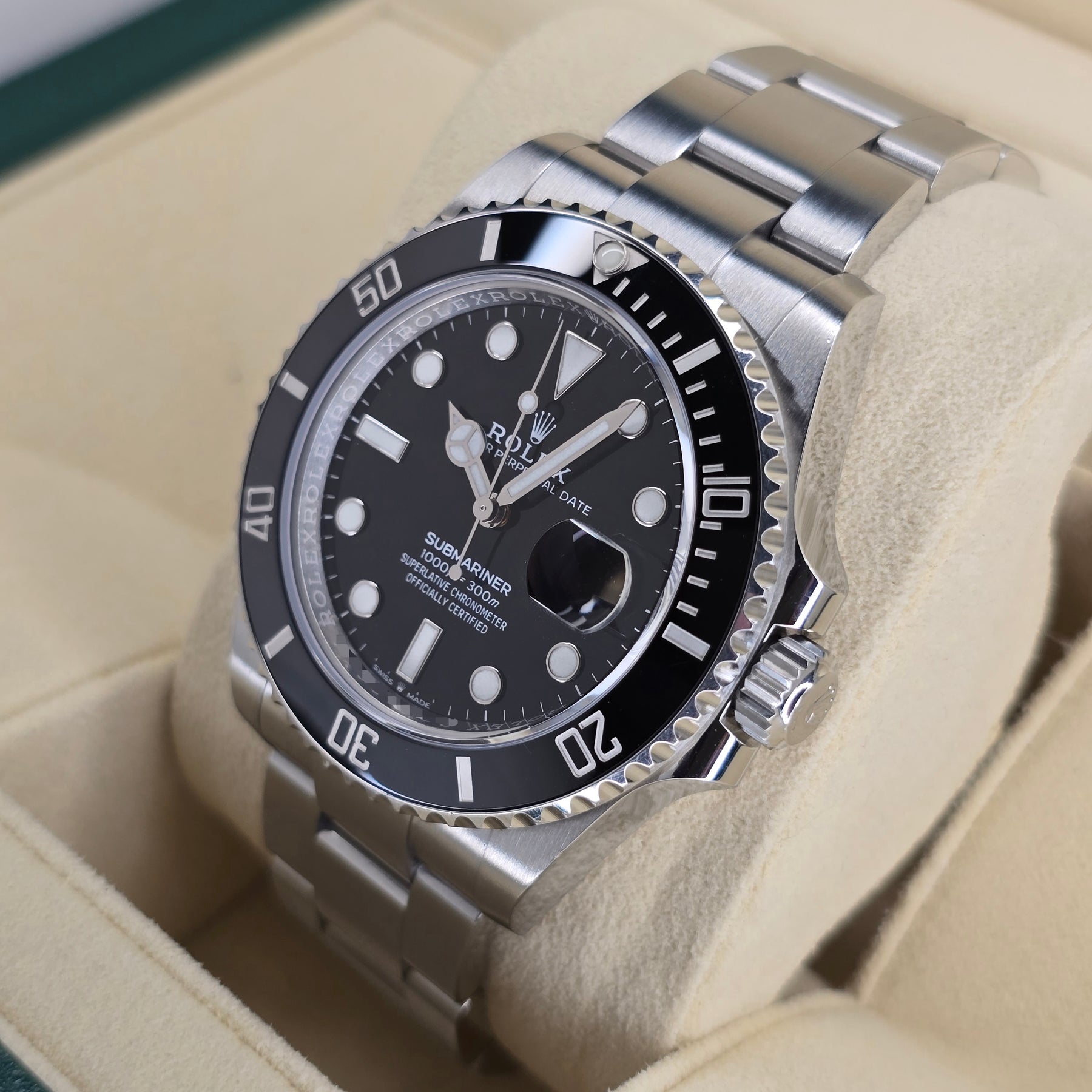 Rolex Submariner Date 126610LN right side case