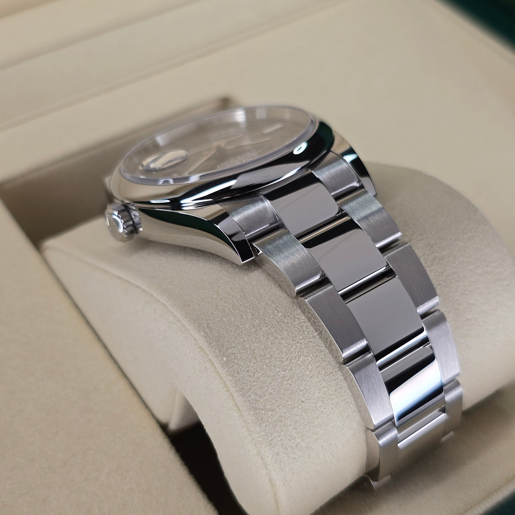 Rolex Datejust 126200 Wimbledon lug, oyster bracelet